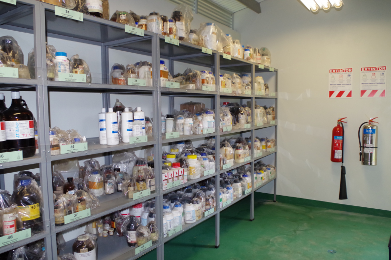 Bodega de Reactivos y Cristalería