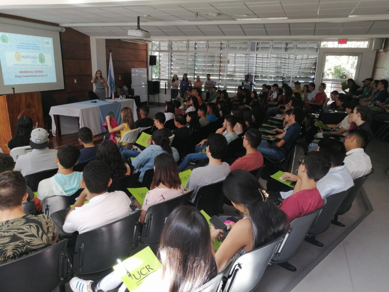 Estudiantes de primer ingreso